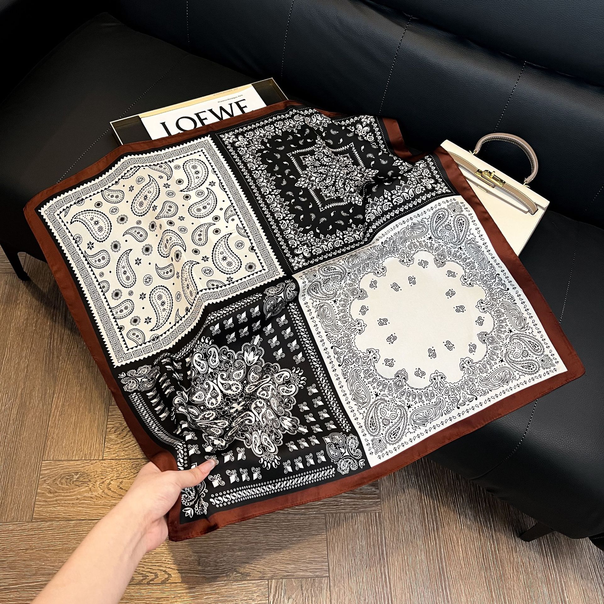 Luxury Square Silk-like Scarf  – Scarf Silk Square recenzja i cena