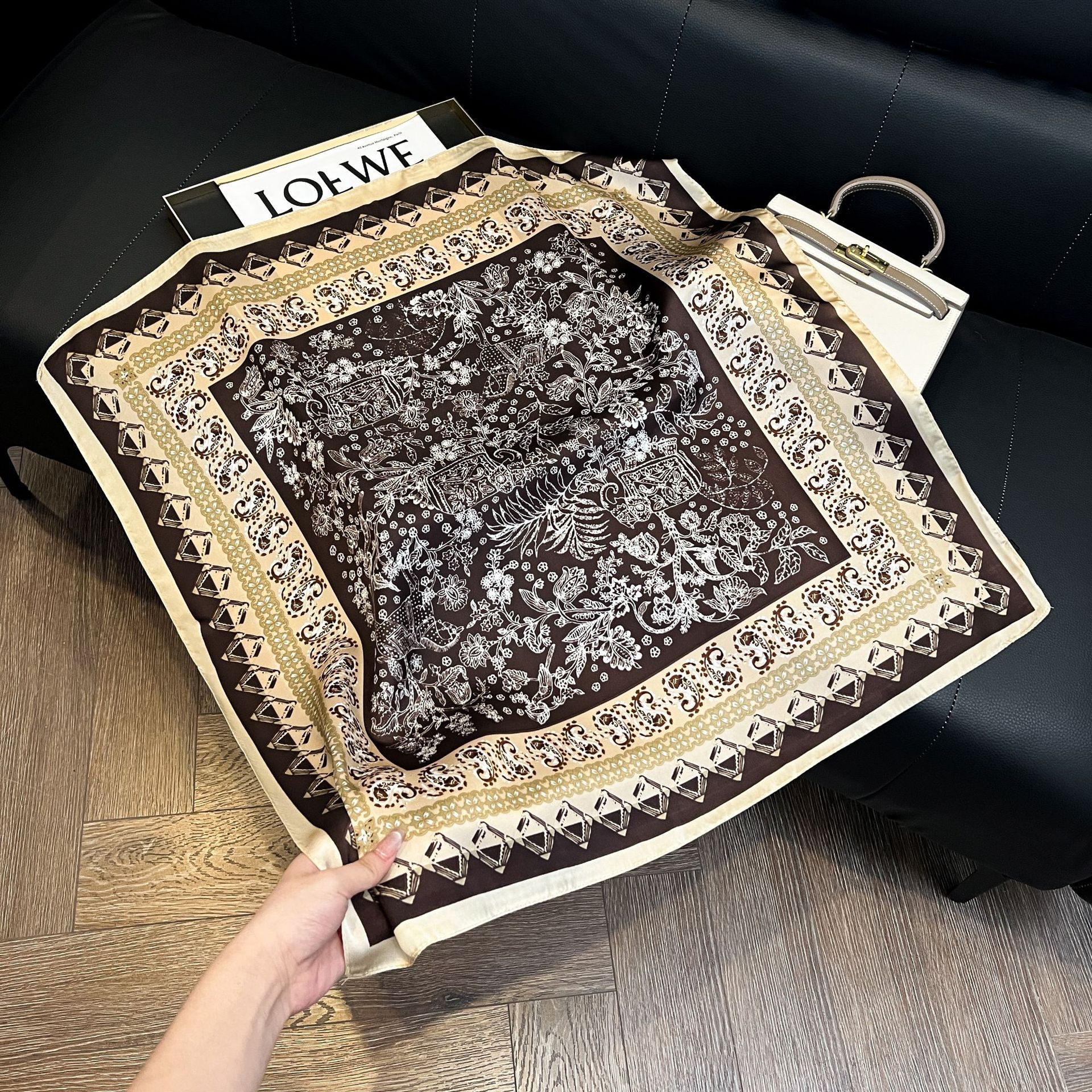 Luxury Square Silk-like Scarf  – Scarf Silk Square recenzja i cena