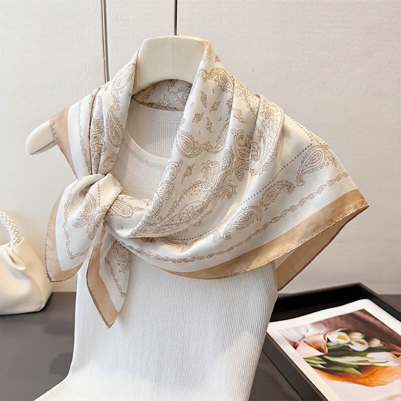 Vintage Beige Paisley Print Sq – Ascot Neck Scarf recenzja i cena