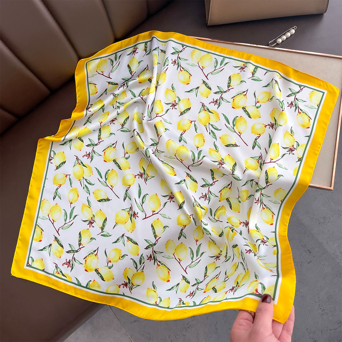2025 New Yellow Lemon Print Sq – Ascot Neck Scarf recenzja i cena
