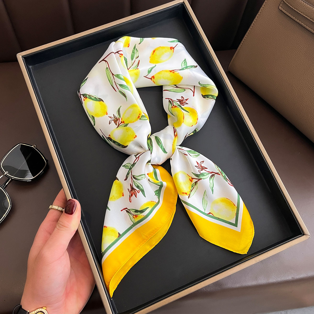 2025 New Yellow Lemon Print Sq – Ascot Neck Scarf recenzja i cena