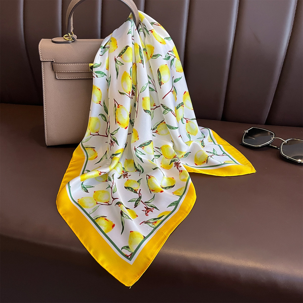 2025 New Yellow Lemon Print Sq – Ascot Neck Scarf recenzja i cena