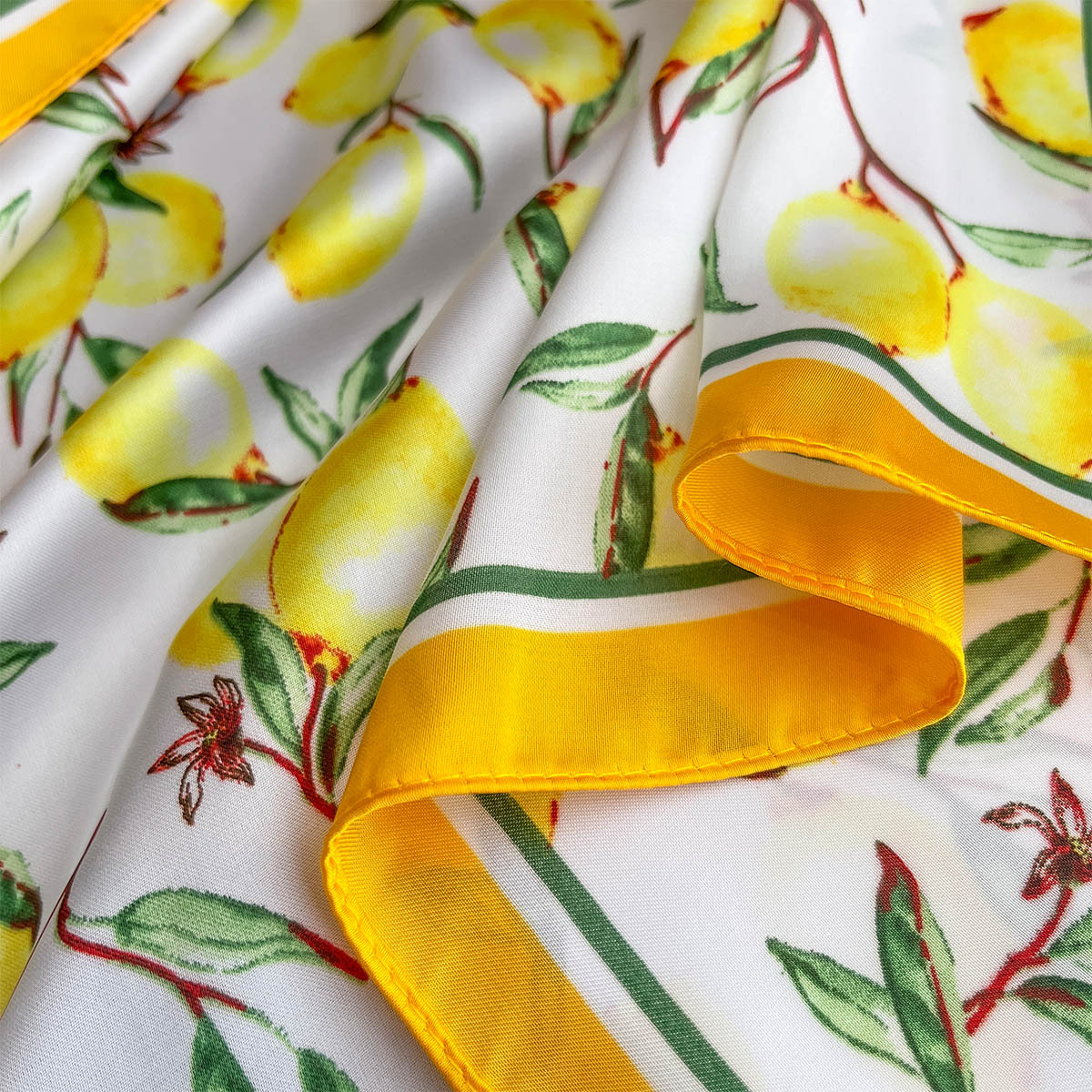 2025 New Yellow Lemon Print Sq – Ascot Neck Scarf recenzja i cena